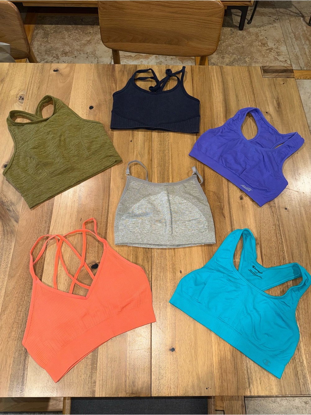 6 sports bras and bralettes in good condition! (AE, GymShark, etc)